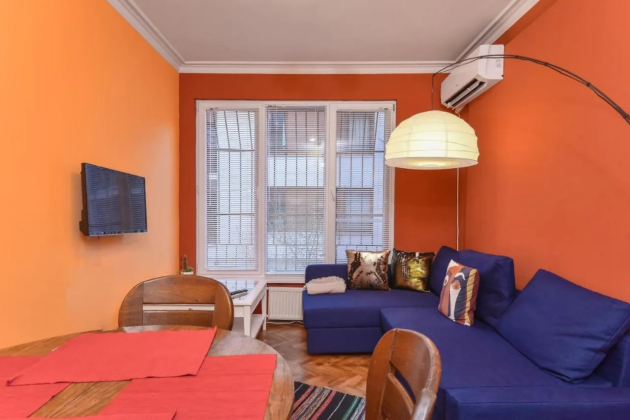 Vintage Spot - Colorful One-Bedroom Apartment By Flat Mаnager Sofia