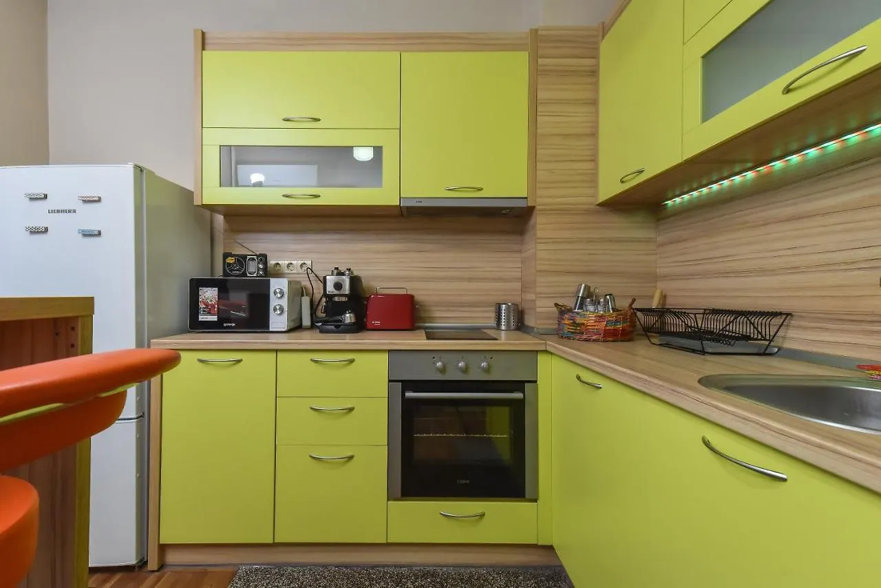 Vintage Spot - Colorful One-Bedroom Apartment By Flat Mаnager location